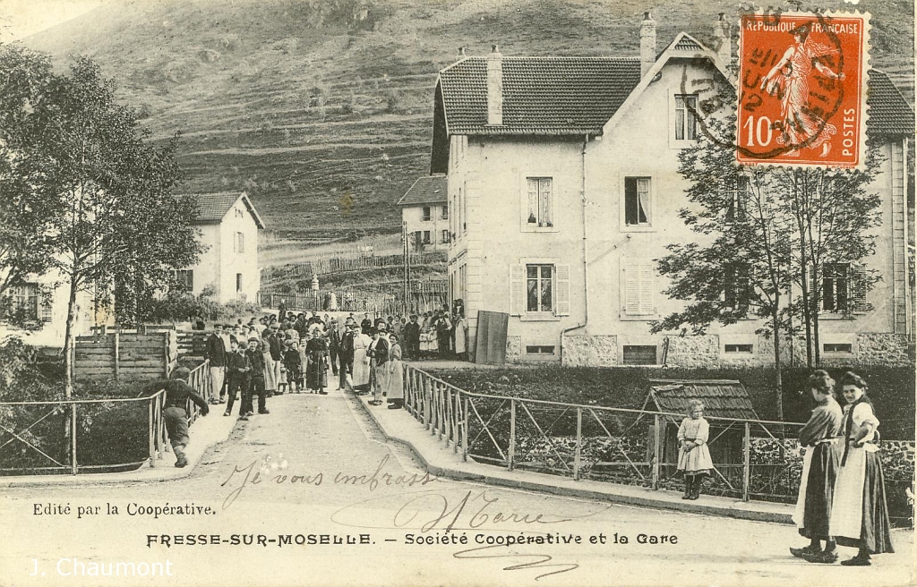 Fresse-sur-Moselle. - Société Coopérative et la Gare.JPG